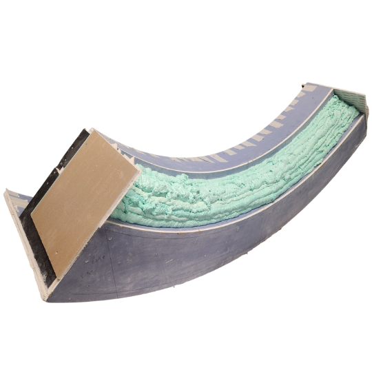 Vahuga täidetud karniisi tagumine osa Vahuga täidetud karniisi tagumine osa