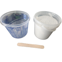 Kaks anumat ja segamispulk